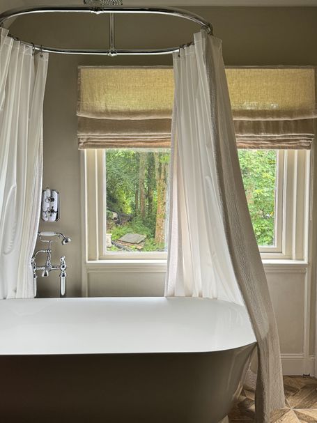 Bathroom of Knockderry Castle Cottage